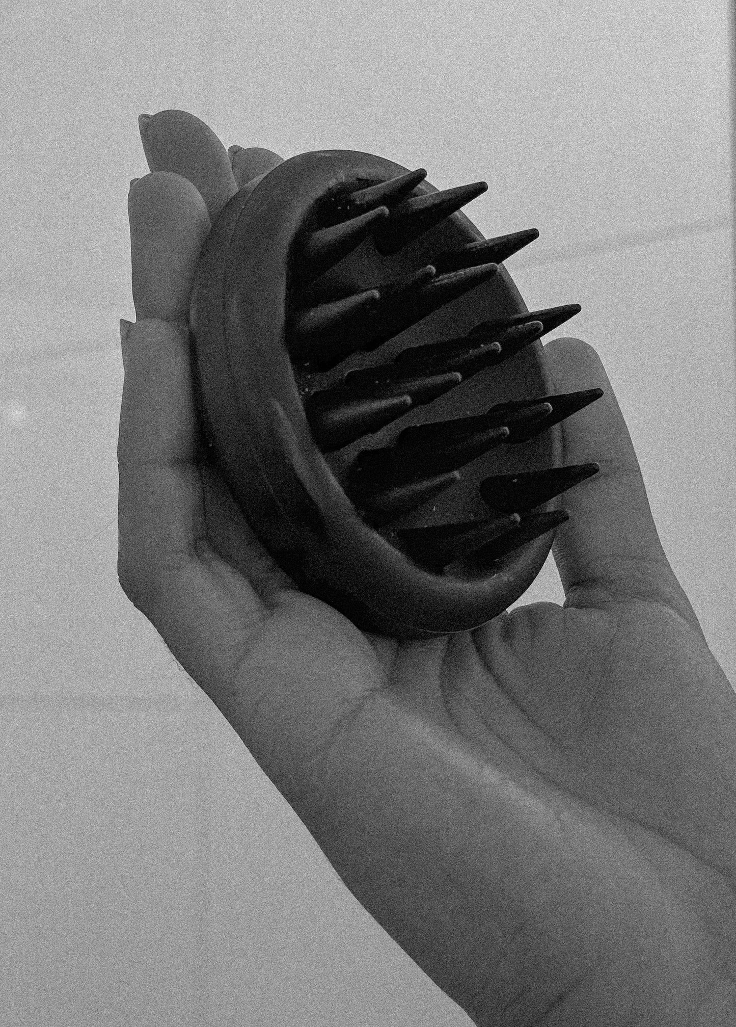 SCALP MASSAGER