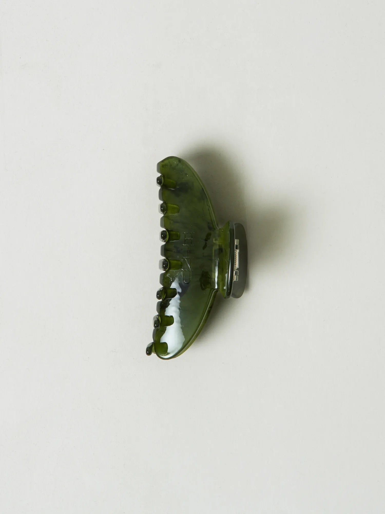 Side view of the translucent green HINU Rimu Claw Clip